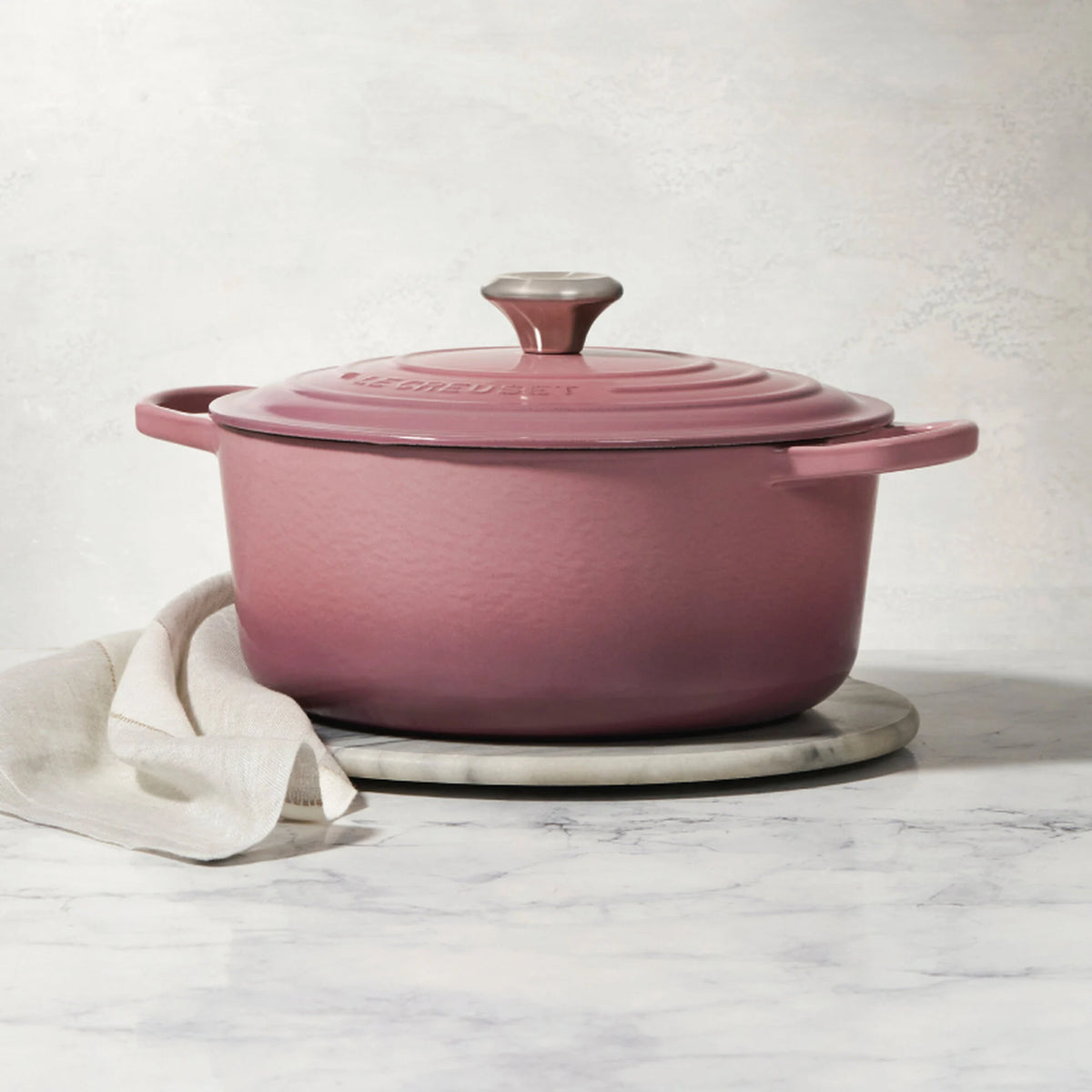Signature Round Dutch Oven